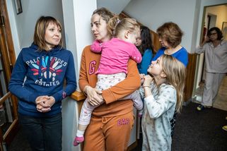 Uprchlíky v hotelech nahradí turisti, kraje chystají haly. Nebudou potřeba, říká stát